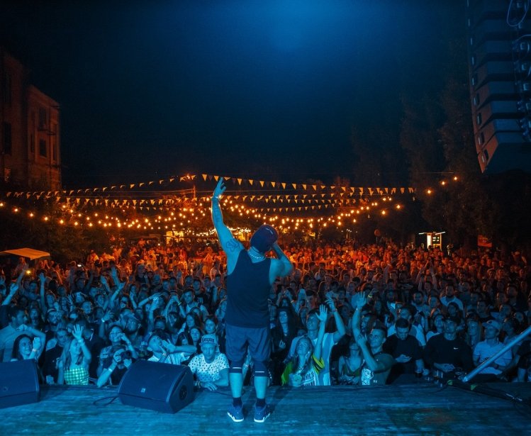 Ukraine concert audience