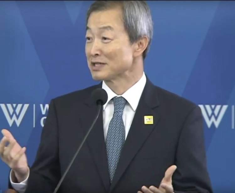 An image of Ho-Young Ahn speaking at a Wilson Center event.