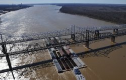 Assessing and Managing Risk along the Mississippi River Corridor