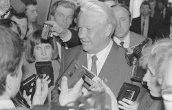 Boris Yeltsin in front of a group of reporters in 1991