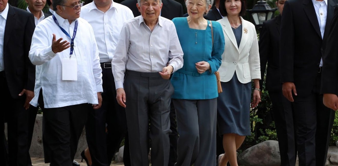 Japanese Emperor Akihito and Empress Michiko meet the representatives of the Philippine Federation of Japan Alumni Thursday (January 28) 2016, at the ancient San Diego Garden, located along the walls of Intramuros in Manila.