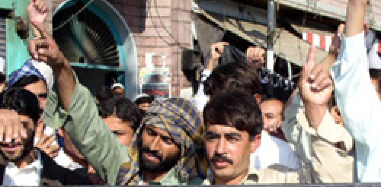 Pakistani activists from banned group of Hizb-ut Tahrir chant anti-U.S slogans.