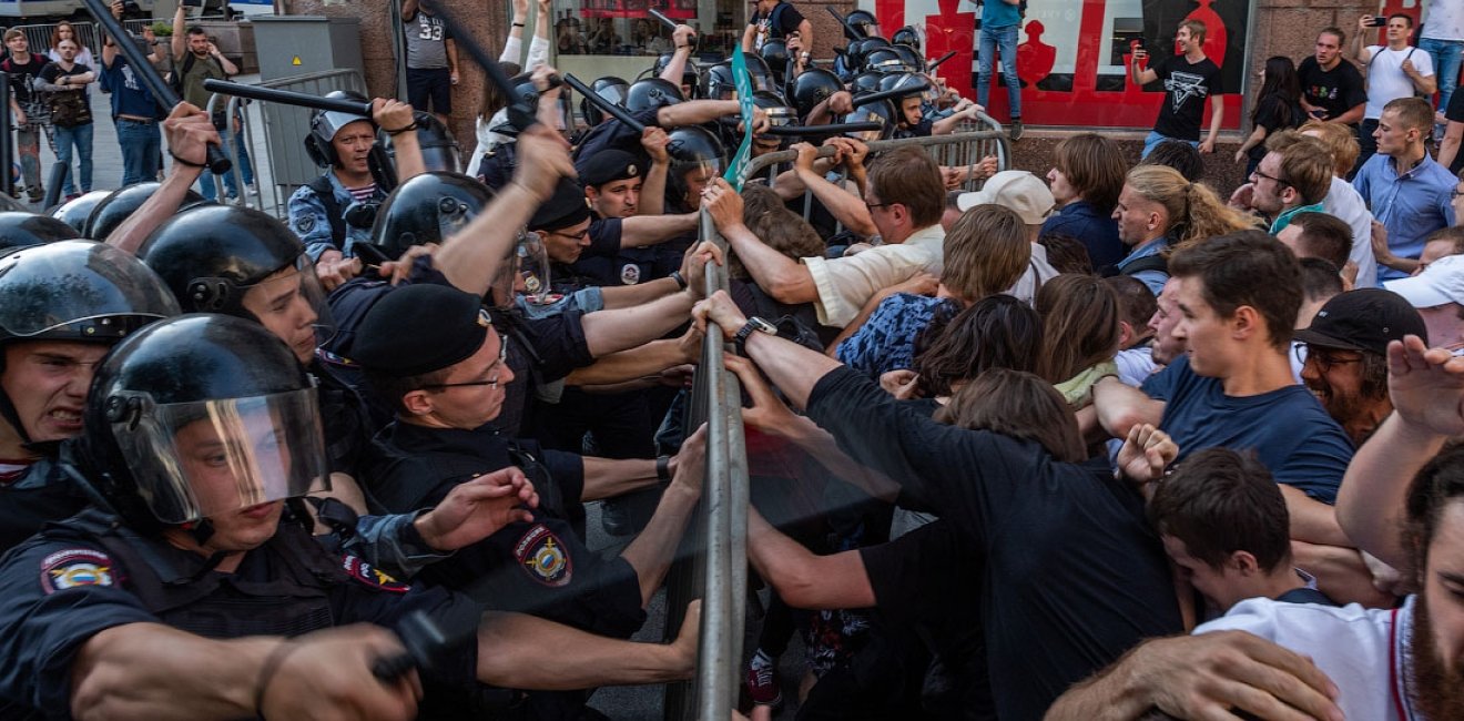 Protesters clash with police at a recent protest in Moscow. Source: Varlamov.ru, CC-BY-SA 4.0