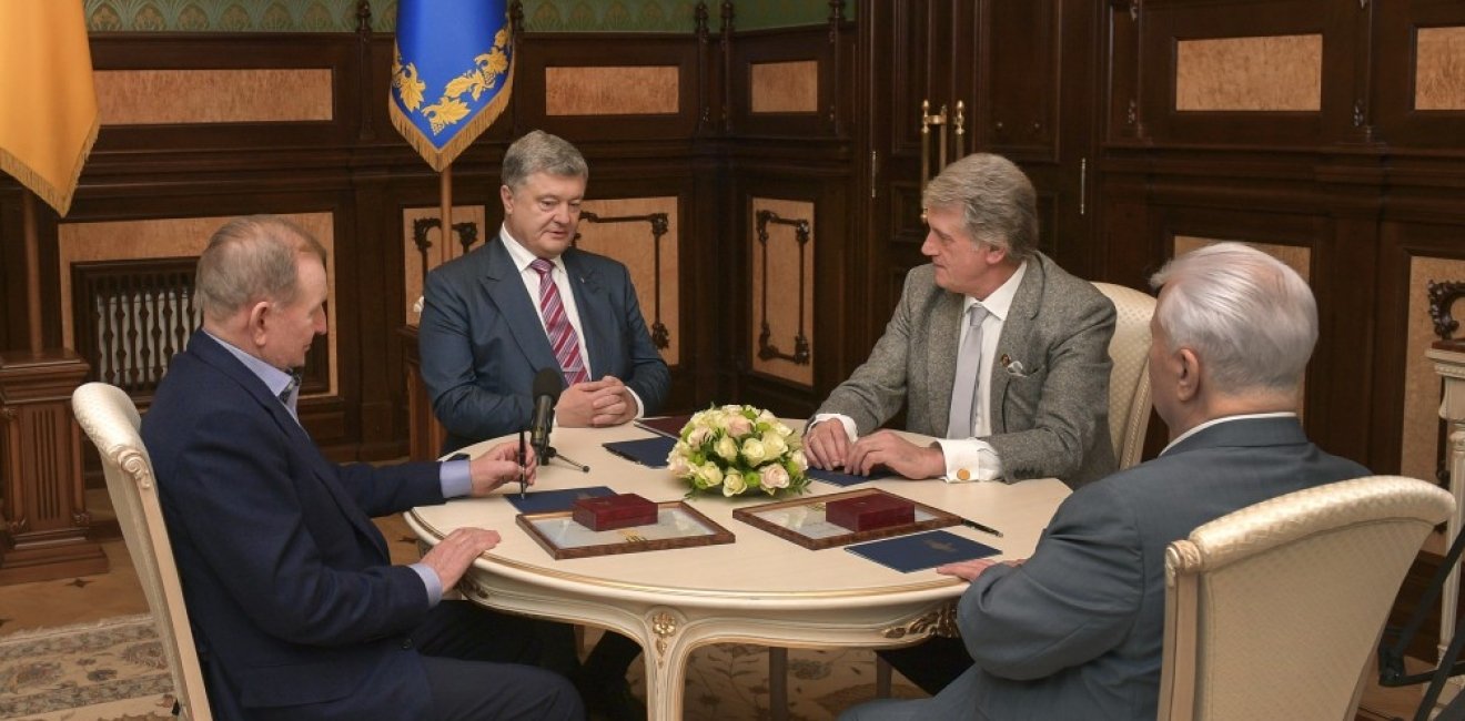 Ukrainian President Petro Poroshenko meets with former presidents of Ukraine Leonid Kravchuk (1991-1994), Leonid Kuchma (1994-2005) and Viktor Yushchenko (2005-2010) in 2018. Source: president.gov.ua