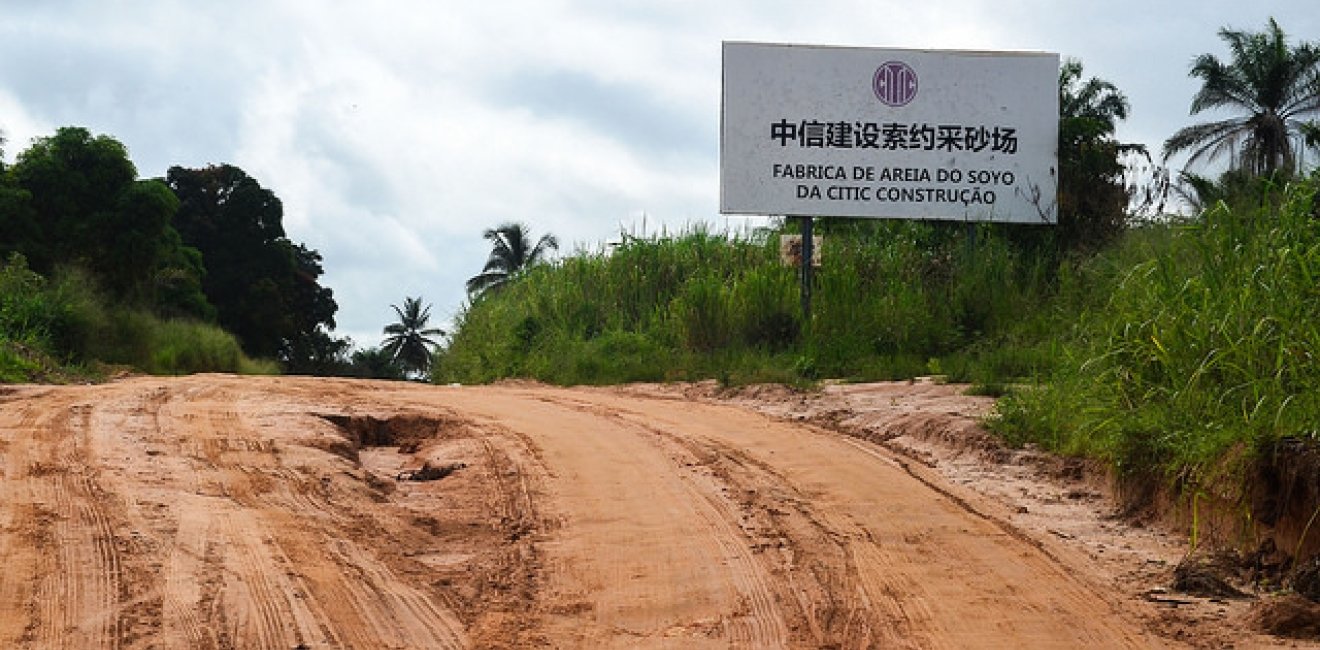 A Chinese construction sign in Angola near Kavugi Kifunta. Photo courtesy of jbdodane via Flickr Commons.