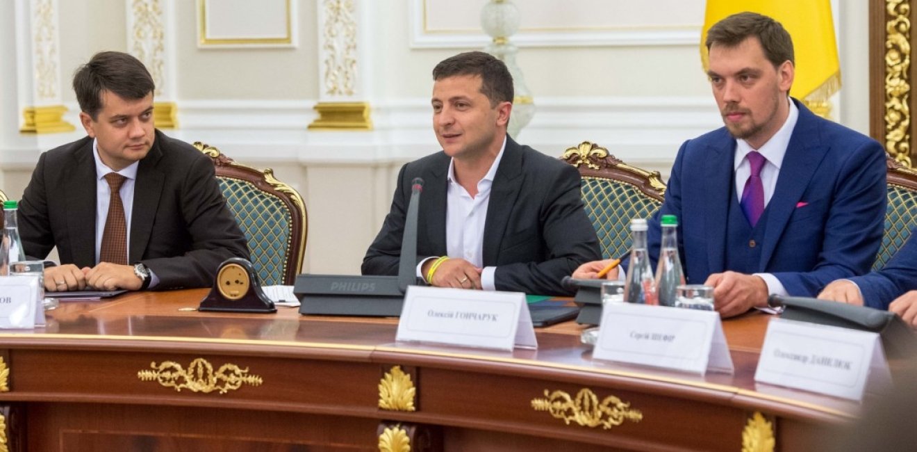 President Zelenskyy at a meeting with the leadership of the Verkhovna Rada, the Cabinet of Ministers, and law enforcement bodies discussing improving Ukrainian businesses. Source: president.gov.ua