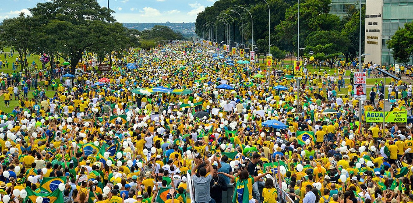 The Exhaustion of Brazil’s Political and Economic System | Britannica Book of the Year 2016