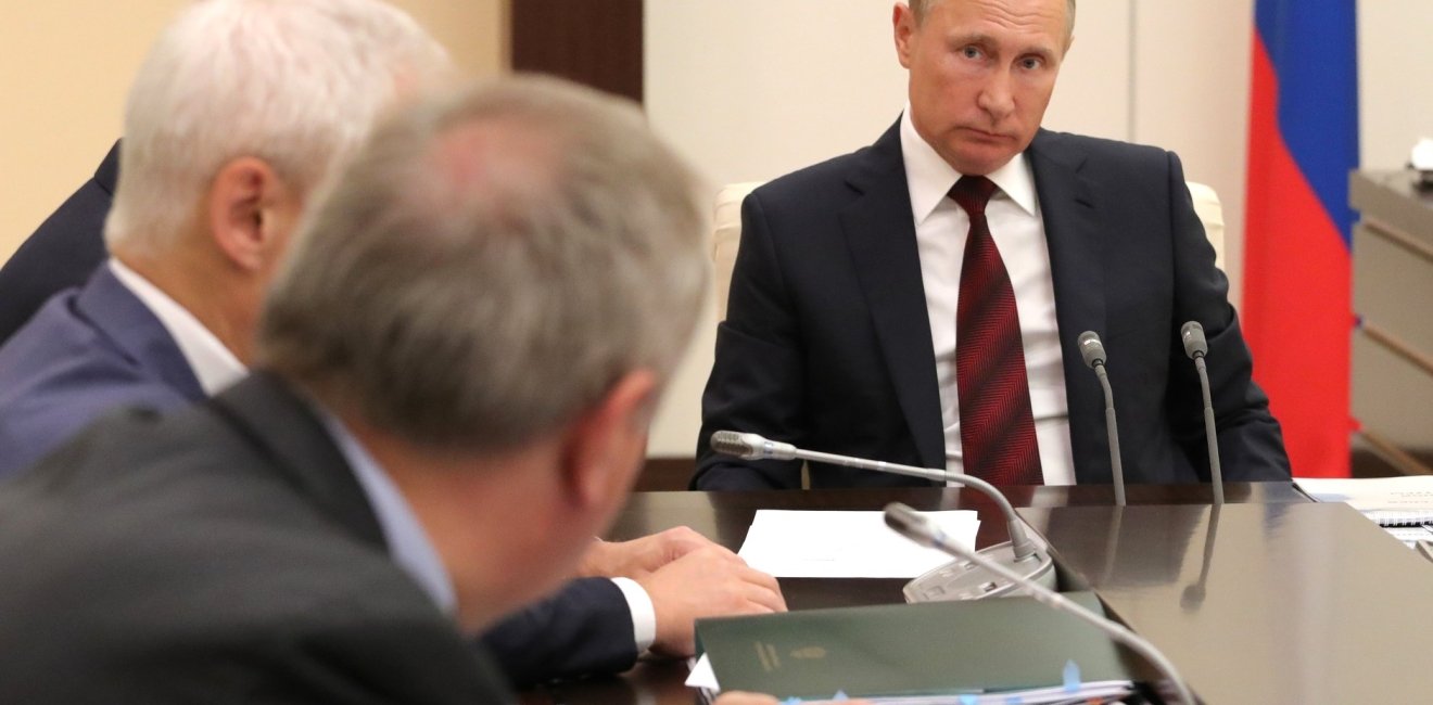 Russian President Vladimir Putin meets with Russian government officials. Source: kremlin.ru