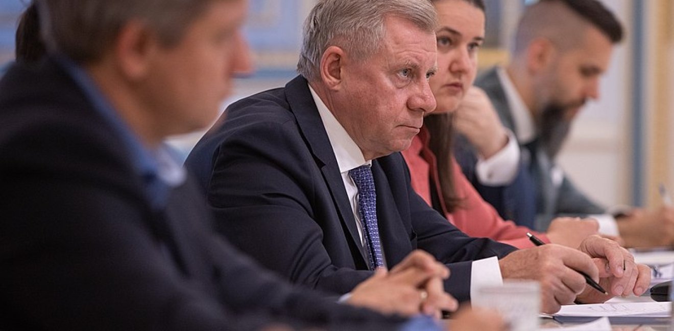 Yakiv Smolii, Governor of Ukraine's National Bank, at a meeting with members of the IMF. Source: Wikimedia Commons.