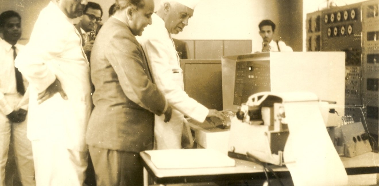 Image: Professor M.S. Narasimhan demonstrating the first Indian digital computer to Jawaharlal Nehru and Homi Bhabha at Tata Institute of Fundamental Research, via Wikimedia Commons, CC BY-SA 4.0.