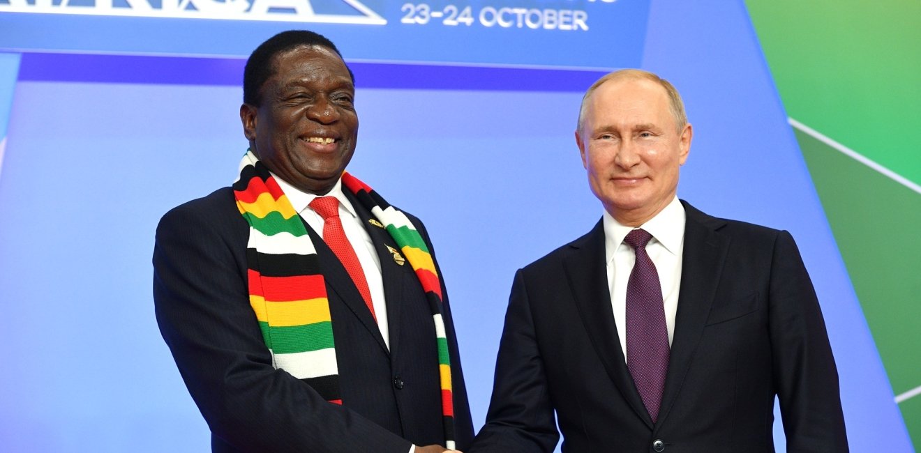 Russian President Vladimir Putin welcomes President of Zimbabwe Emmerson Dambudzo Mnangagwa at the Russia-Africa Summit in Sochi. Photo: RIA Novosti, Source: Kremlin.ru