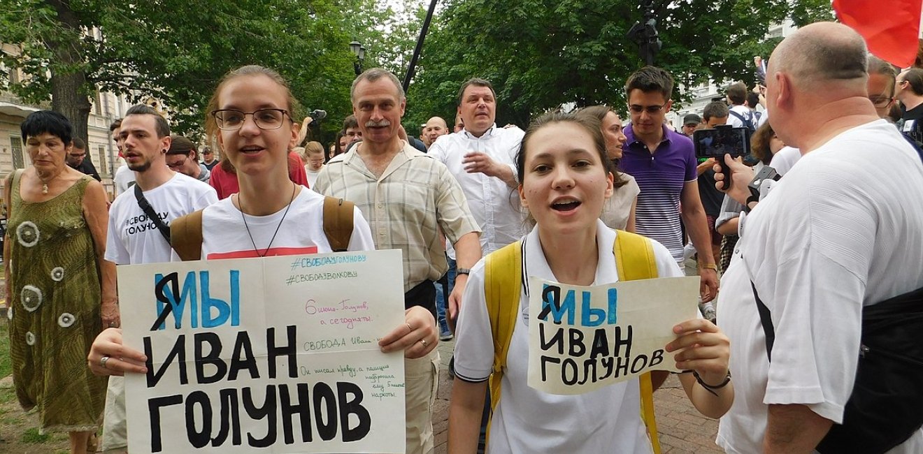 Russians marching for Ivan Golunov in June 2019.