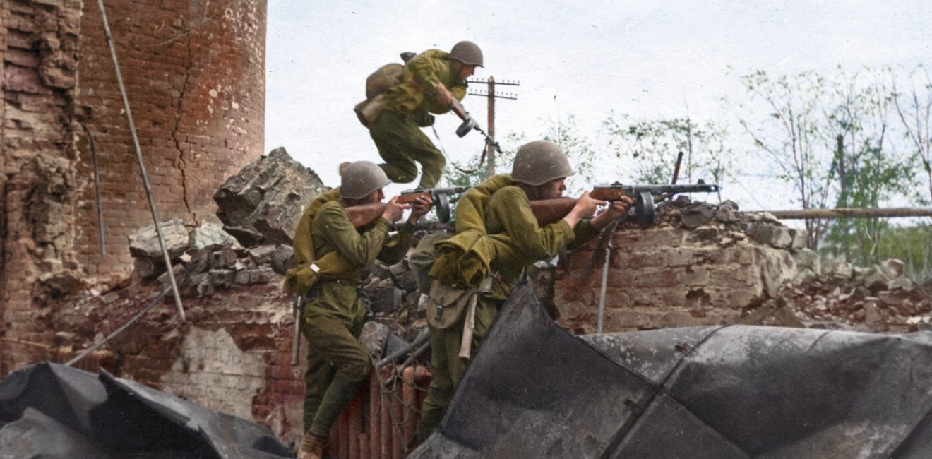 colorized image of Soviet soldiers at Stalingrad