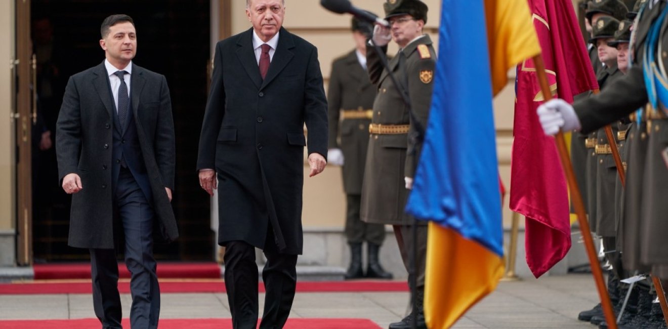 Ukrainian President Volodymyr Zelenskyy meets with Turkish President Tayyip Erdogan in February 2020.