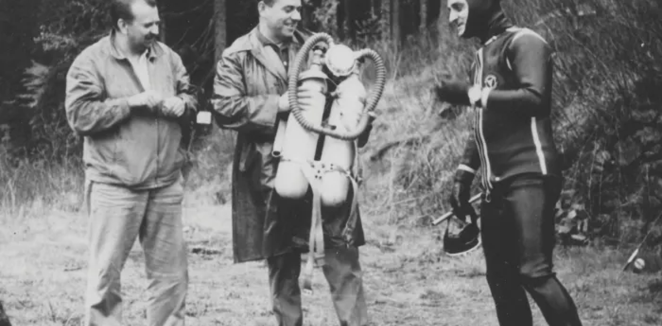 Larry Bittman in scuba gear at Black Lake in May 1964, StB Archive