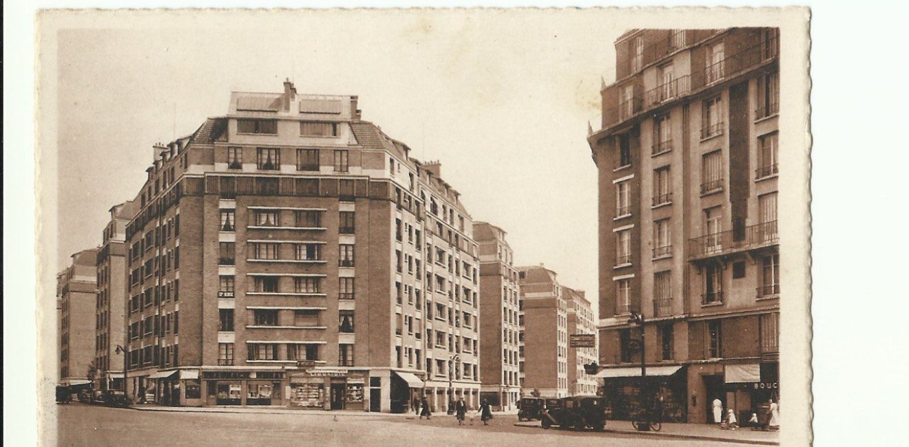 Historic postcard of Parisian street