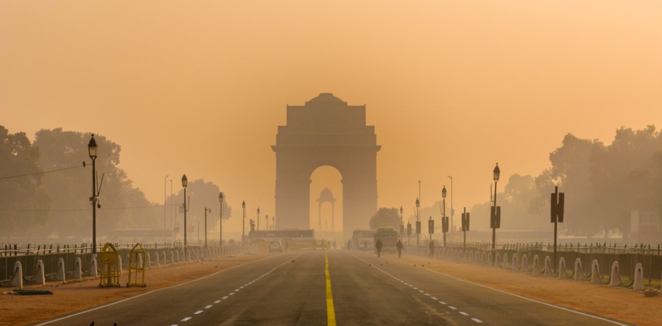 Silhouette of triumphal arch style war memorial during smoggy winter morning