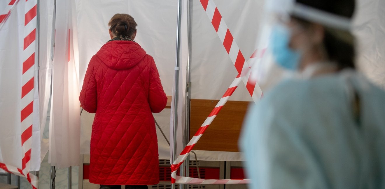 Voting in Russia for the constitutional amendments during COVID