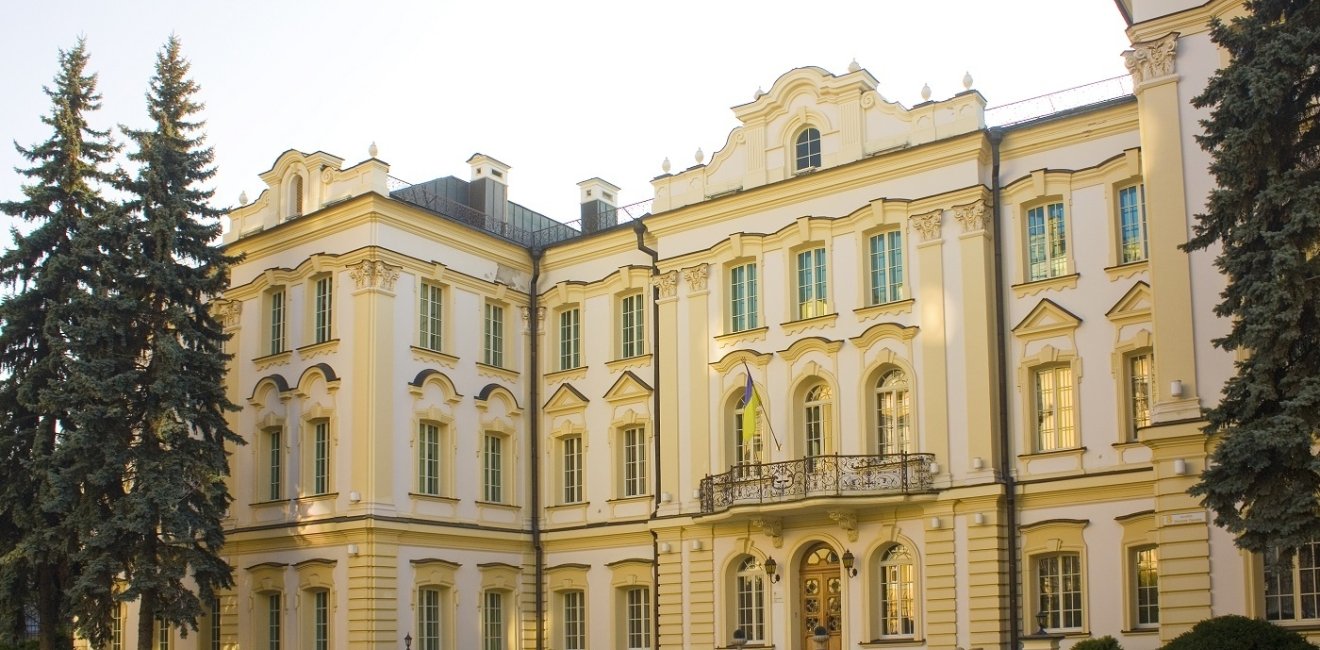 Facade of Klovsky palace