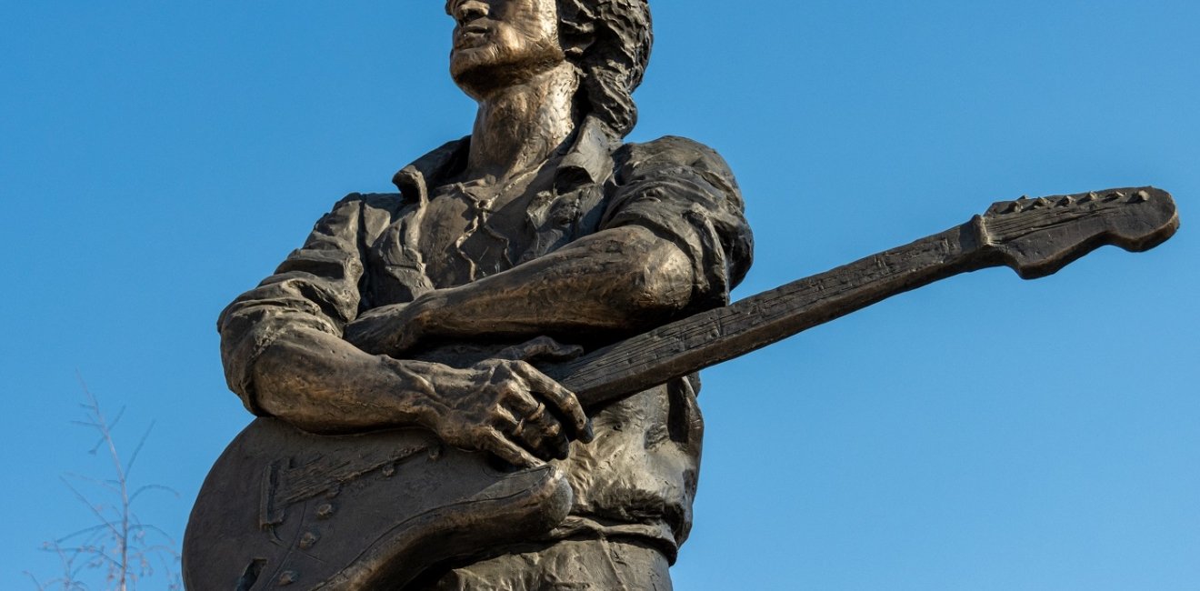 Monument to musician Viktor Tsoi