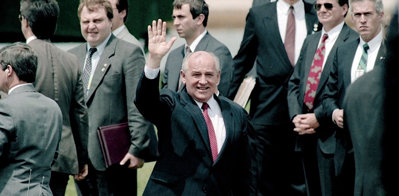 WASHINGTON, DC. - JUNE 2, 1990 Russian President Mikhail Gorbachev along with his wife Raisa prepares to depart from Washington DC by Helicopter from the "Rainbow Pool" landing area on 17th st. NW.