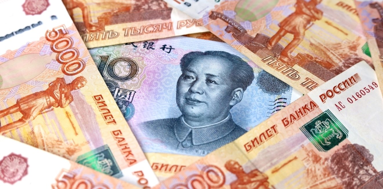 Yuan and Ruble notes