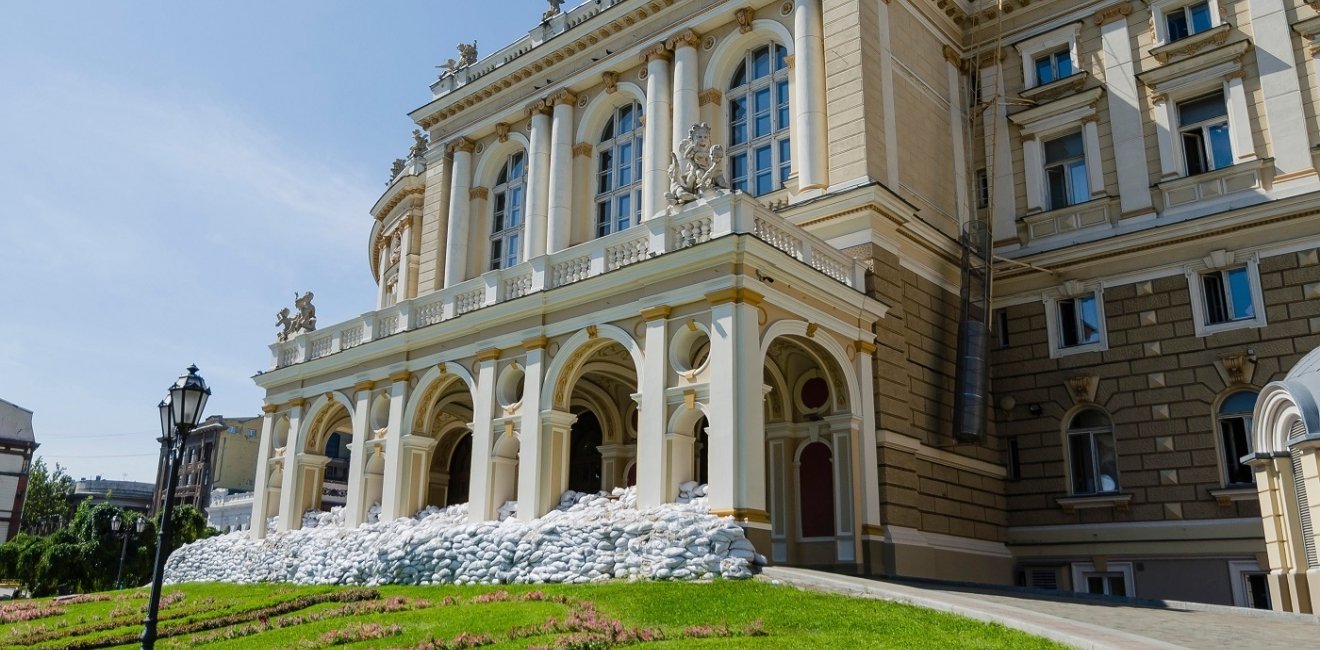 image of an opera house in Odesa 