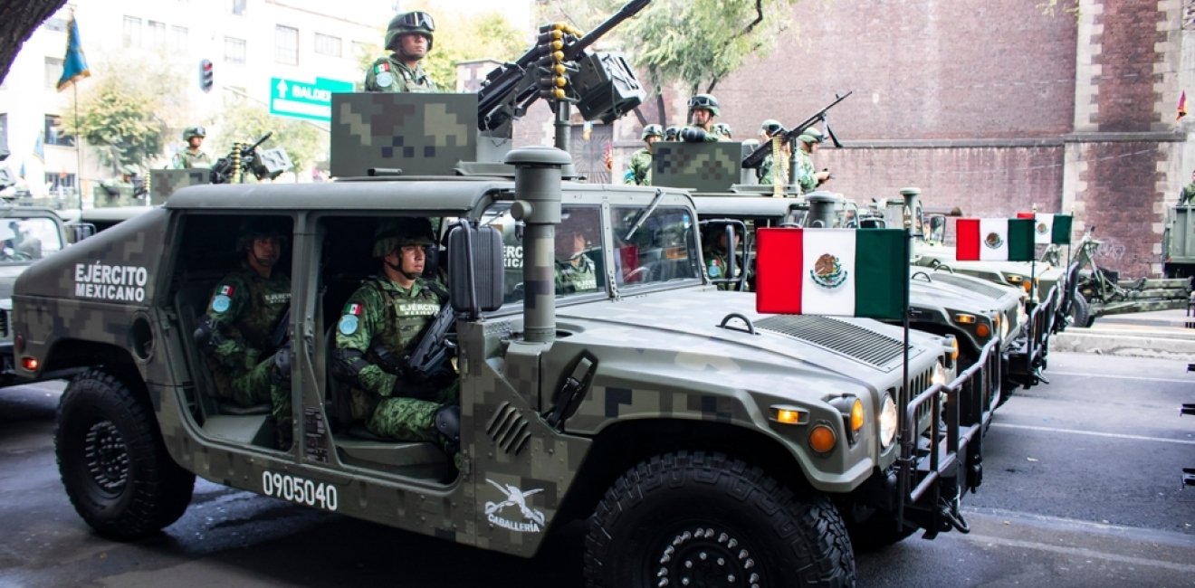 Ejército mexicano en el desfile militar en la Ciudad de México, 16 de septiembre de 2022