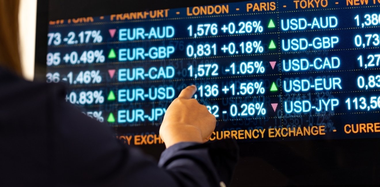 Exchange rates with CAD in middle