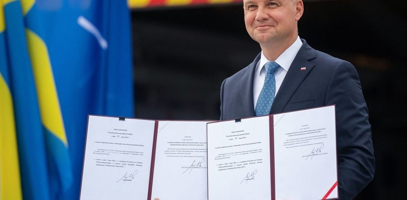 President Duda presenting signed laws