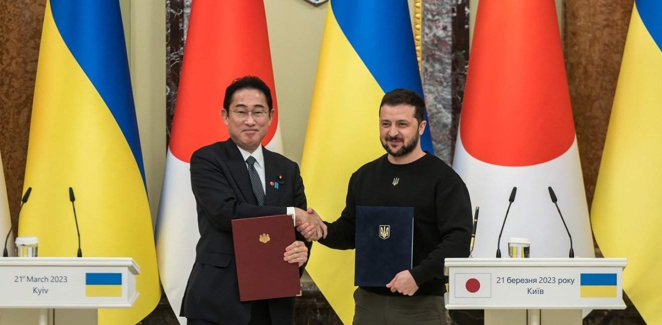 Zelensky and Japanese Prime Minister Fumio Kishida