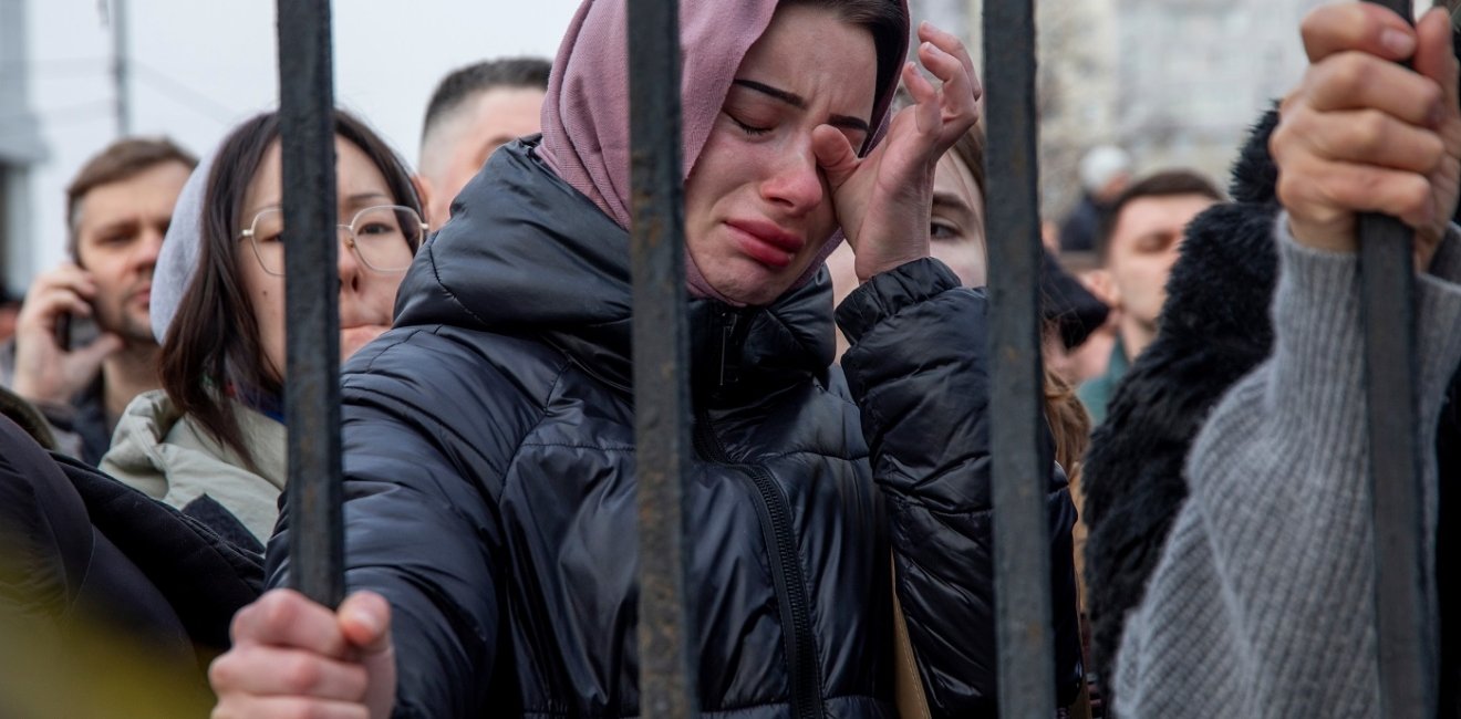 Navalny funeral mourners