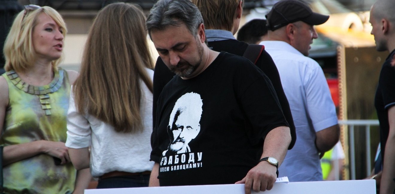 Man holding sign with shirt supporting  Ales Bialiatski