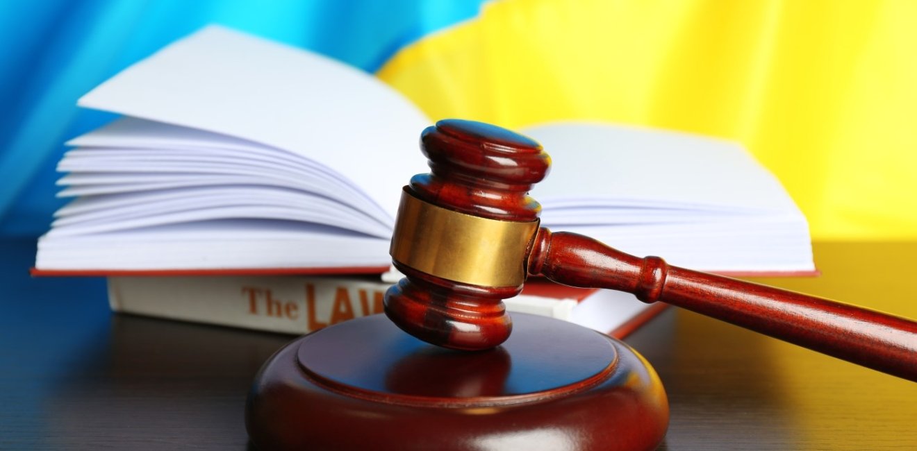 Gavel and Ukrainian flag