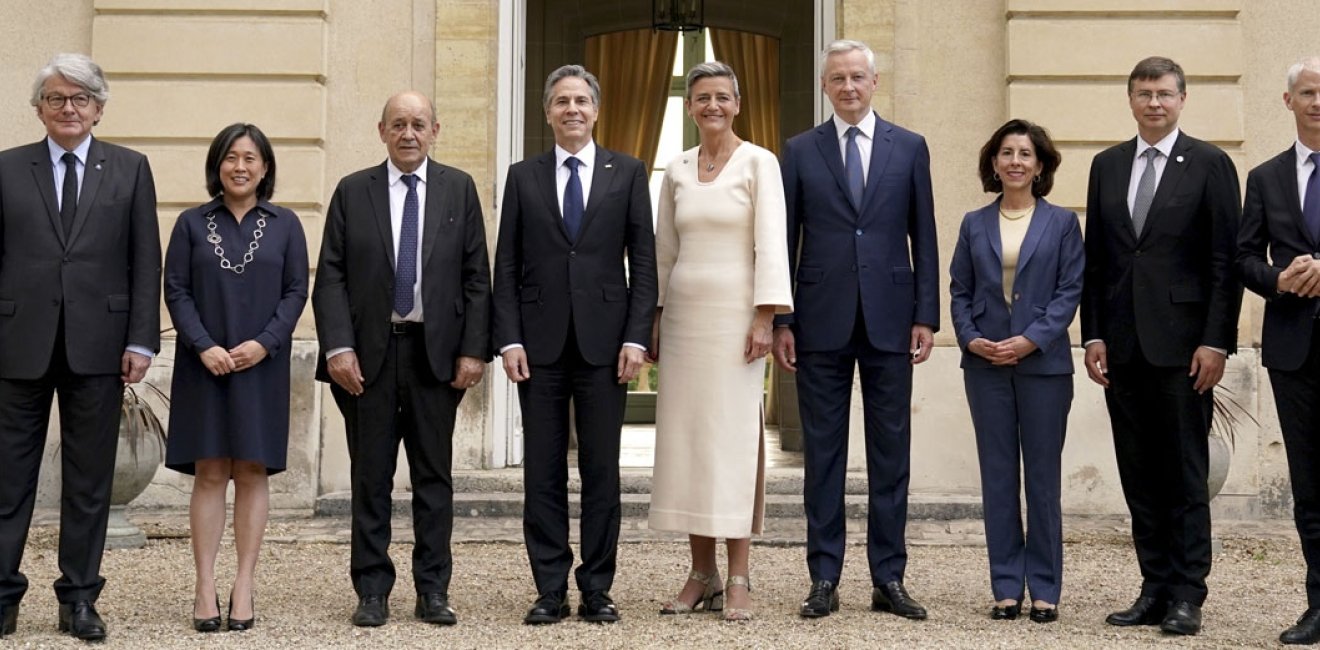 U.S. Secretary of State Antony Blinken, centre left, U.S. Secretary of Commerce Gina Raimondo, third right, European Commission Vice President and Commissioner for Competition Margrethe Vestager, centre right, European Commission Vice President and Commissioner for Trade Valdis Dombrovskis, second right, France's Foreign Minister Jean-Yves Le Drian, third left and other guests pose for a group photo ahead of a dinner at the U.S.-European Union Trade and Technology Council summit, in Paris, France, Sunday,Ma