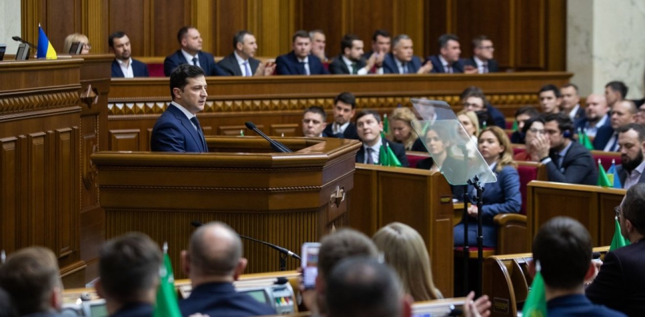 Image: President of Ukraine Volodymyr Zelenskyy in front of the Verkhovna Rada 