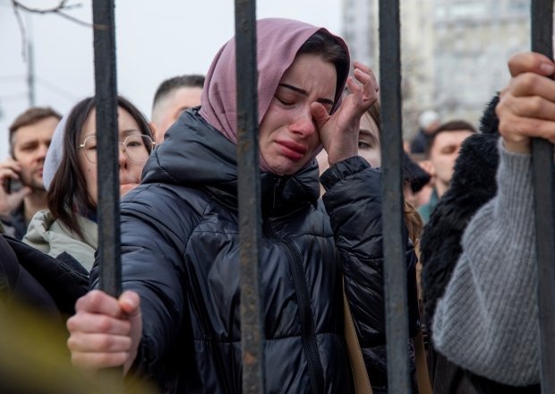 Navalny funeral mourners