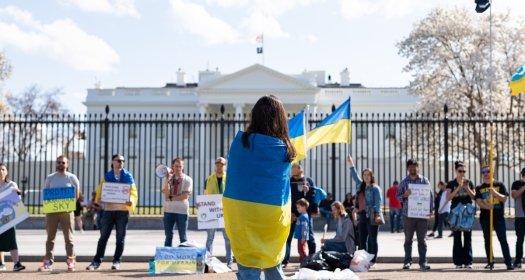 pro-Ukraine protesters outside White House