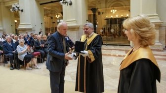 Csaba Békés Awarded "For the University Medal" from Corvinus University of Budapest