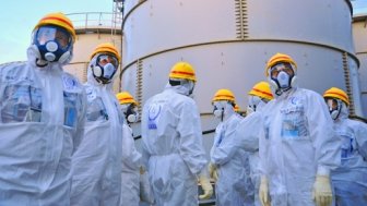 Water Storage Tank. A team of IAEA experts check out water storage tanks TEPCO's Fukushima Daiichi Nuclear Power Station on 27 Nov 2103. Greg Webb/IAEA