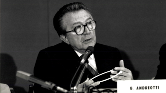 Andreotti (Presidente del Consiglio) at a NATO Summit in Rome, November 1991. Credit: NATO Photo. Source: Istituto Luigi Sturzo, Busta 176_fascicolo 107_1991. Reproduction of this image without the prior authorization of the Istituto Luigi Sturzo is prohibited. All commercial use is forbidden.