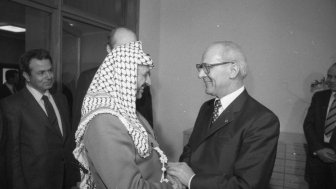 Arafat and Honecker meet in 1982