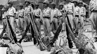 Soldiers of the Republic of Korea during an inspection, 1950