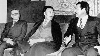 Mohammad Reza Shah and Saddam Hussein, Algiers 1975