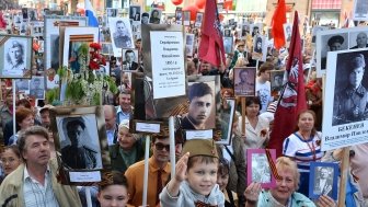 The procession of the regional patriotic public organization “Immortal Regiment” on Victory Day. 