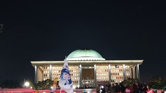 A group of protesters outside the National Assembly building in Seoul, South Korea