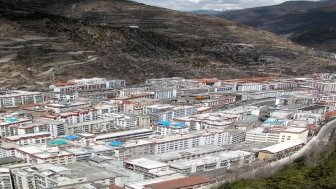 Town of Kangding, following contours of river