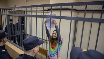 photo of Sasha Skochilenko in court