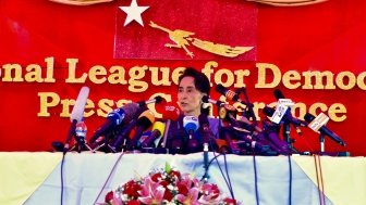 Aung San Suu Kyi at election campaign event, Yangon, Burma, November 1, 2015.