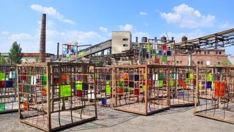 Daniel Buren, “Dans les filets, la couleur”, Izolyatsia. Platform for Cultural Initiatives, Donetsk, 2012.